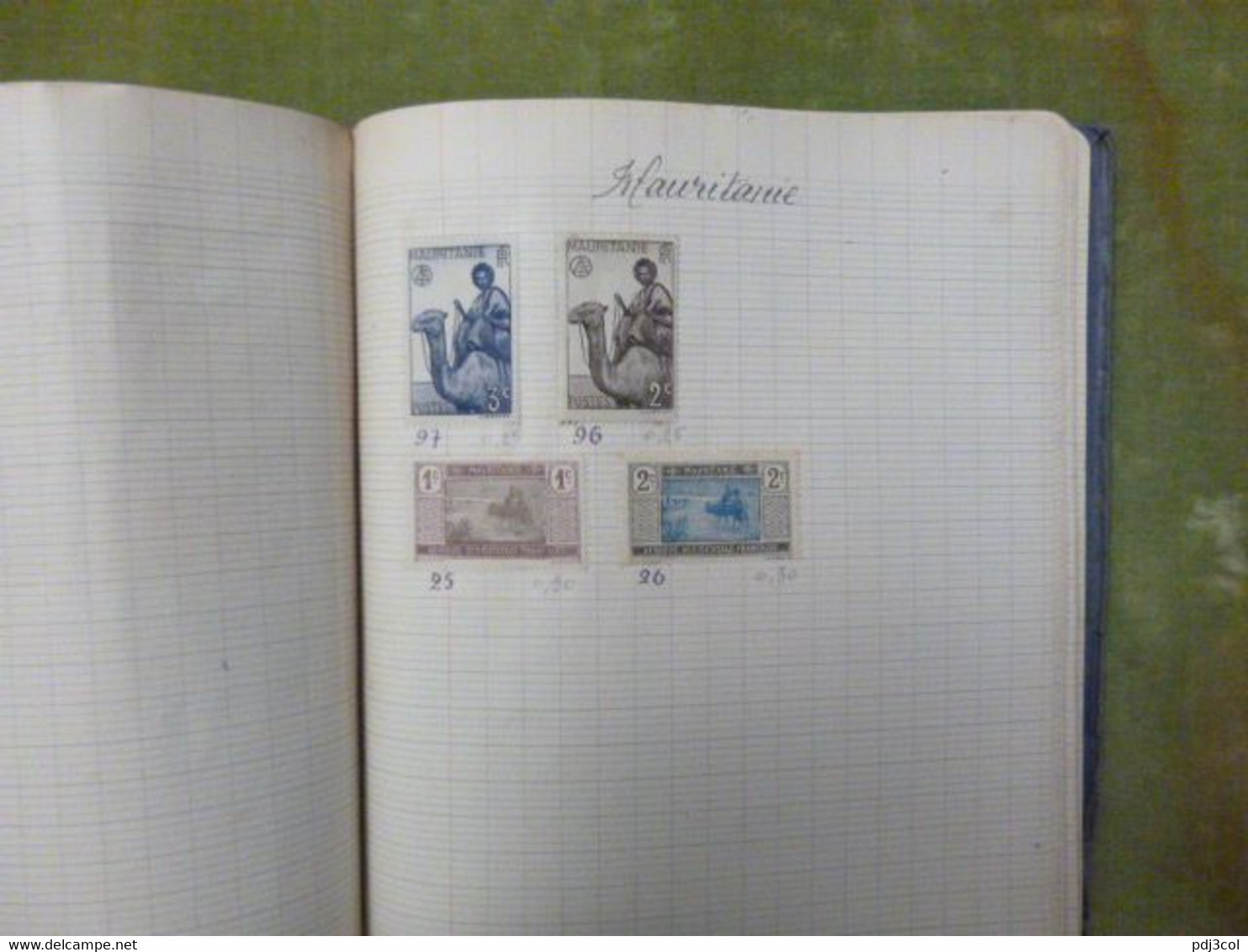 Cahier album de quelques centaines de timbres collés pays étrangers, monde, vers 1900