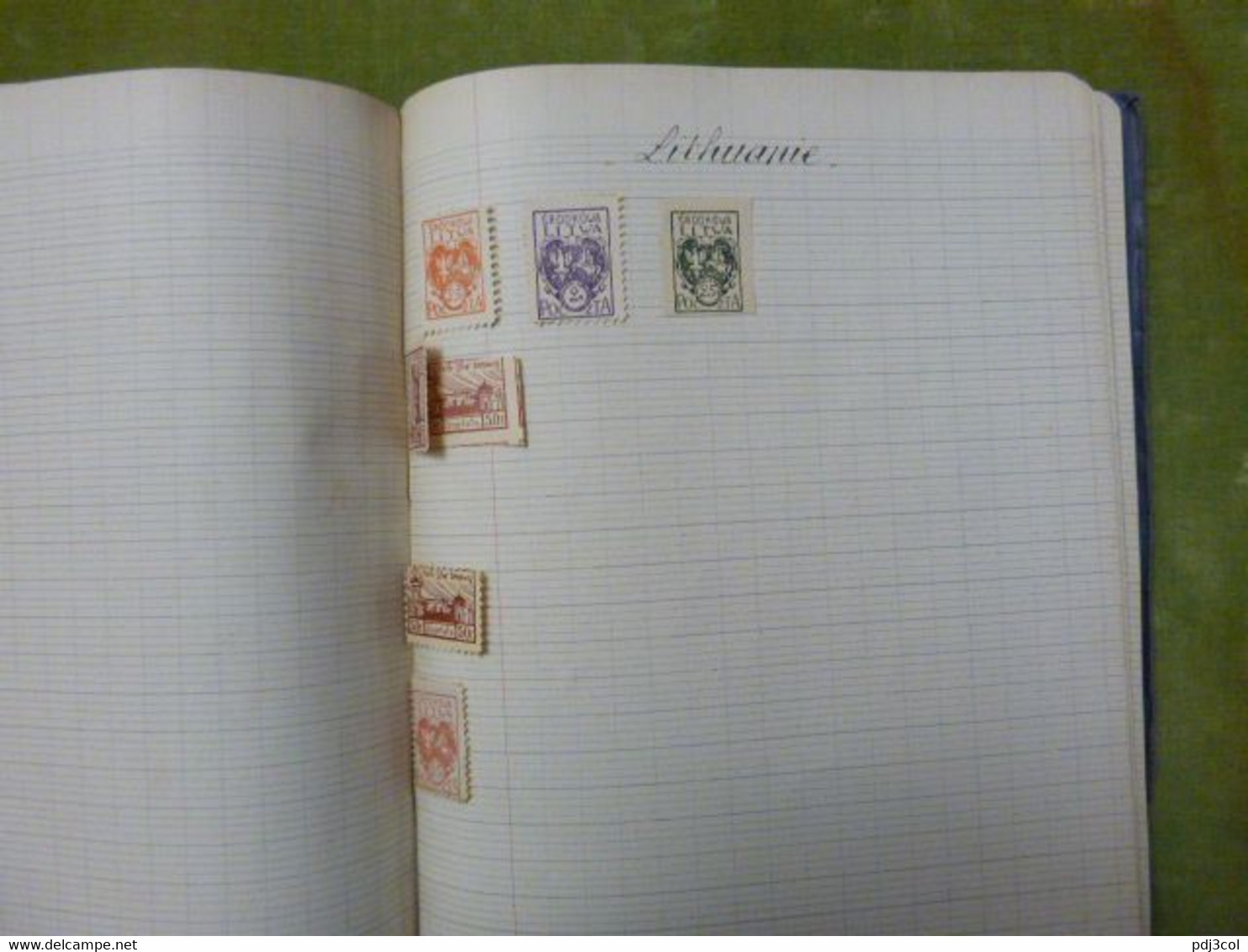 Cahier album de quelques centaines de timbres collés pays étrangers, monde, vers 1900