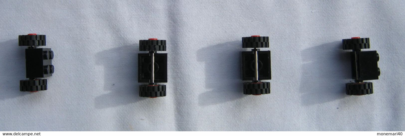 LEGO CLASSIC - LOT DE 4 ESSIEUX Á 2 ROUES (voir Image) - Réf. X. - Loten
