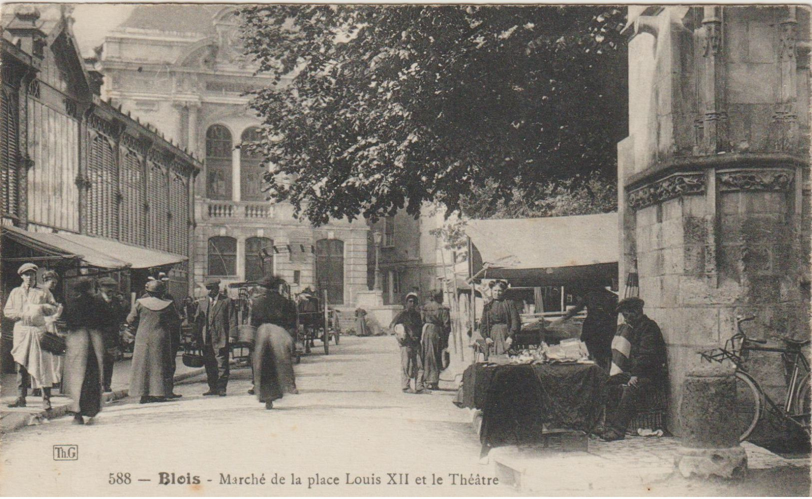 CPA  41  BLOIS MARCHE DE LA PLACE LOUIS XII ET LE THEATRE - Blois