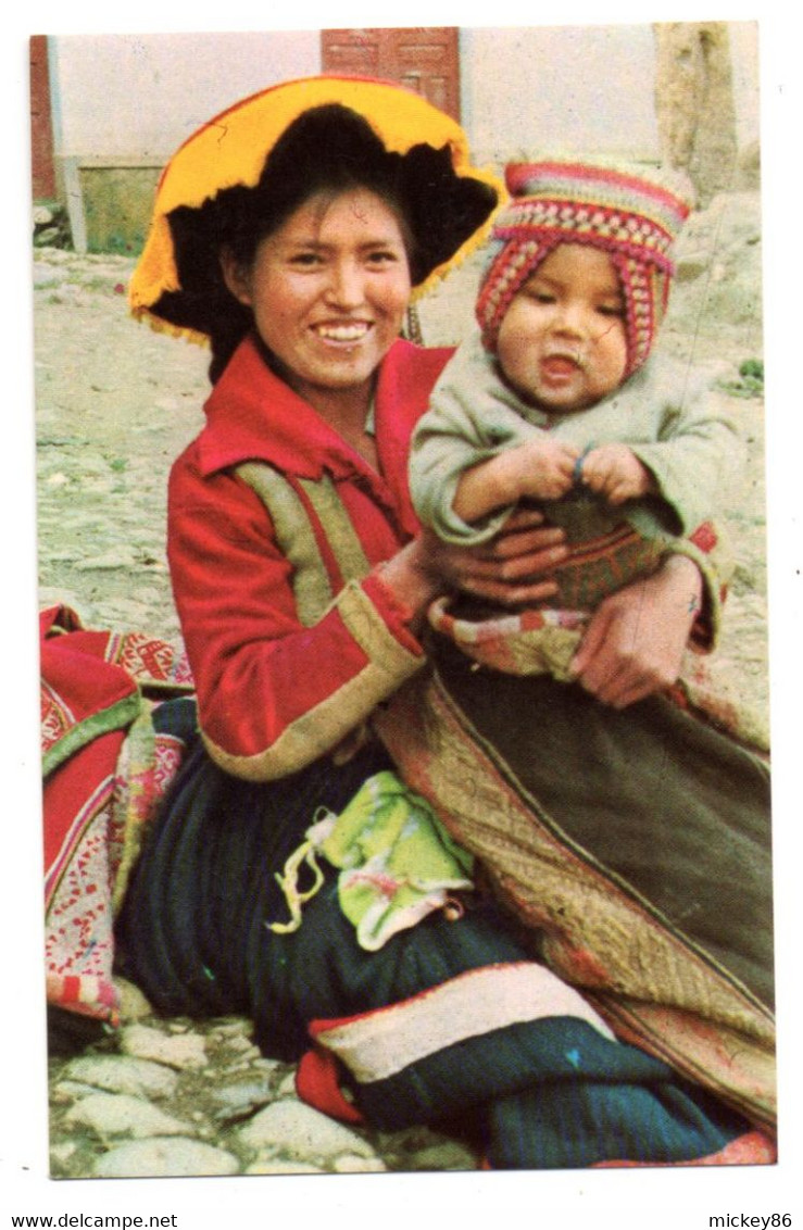 PEROU --1975-- CUSCO ---Madre Nativa De Paucartambo...(mère, Enfant )........à Saisir - Pérou