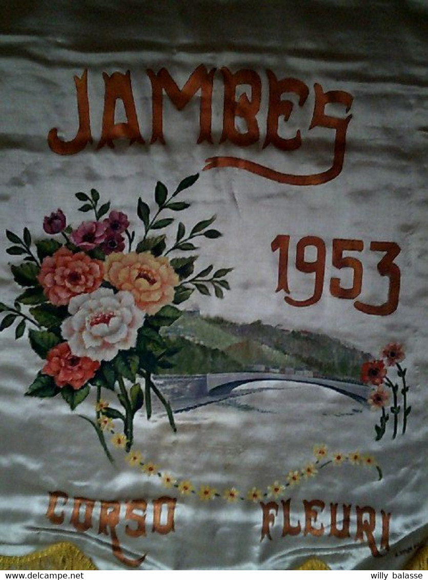 Etendard / Banière 1953 JAMBES ( Corso Fleuri ) En Soie Peinte Main.( Fleurs ,pont De Jambes / Namur ) 55 X 70cm Superbe - Carnaval