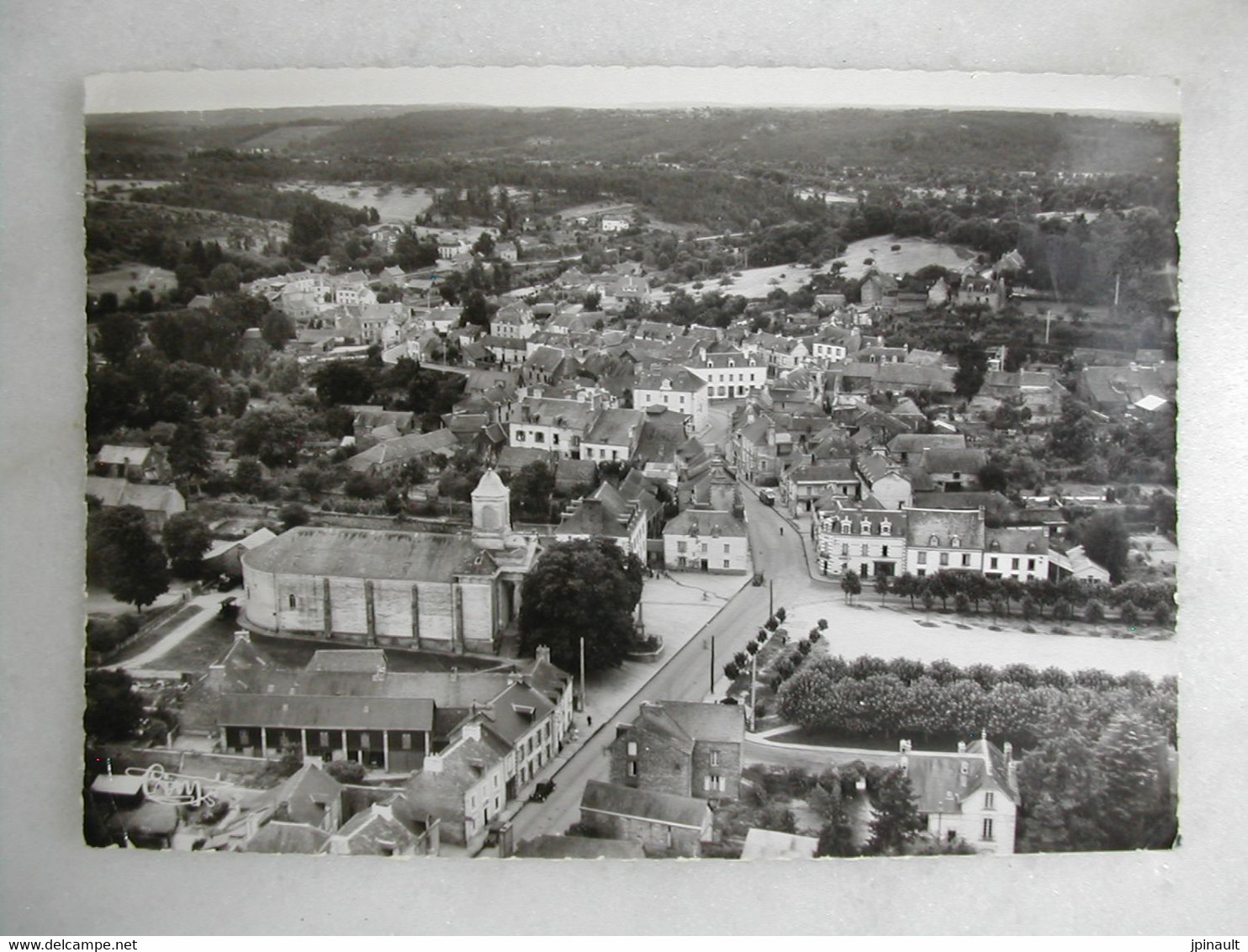 CPSM - LA GACILLY - Vue Aérienne - Le Centre, Rue Montauban, La Place De L'Eglise - La Gacilly