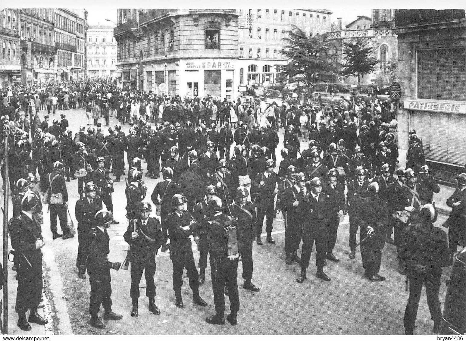 GREVES - MAI 1968 - TOULOUSE - BARRICADE RUE DU REMPART SAINT-ETIENNE - VENDREDI 31 MAI 1968 - édition Limitée - Grèves