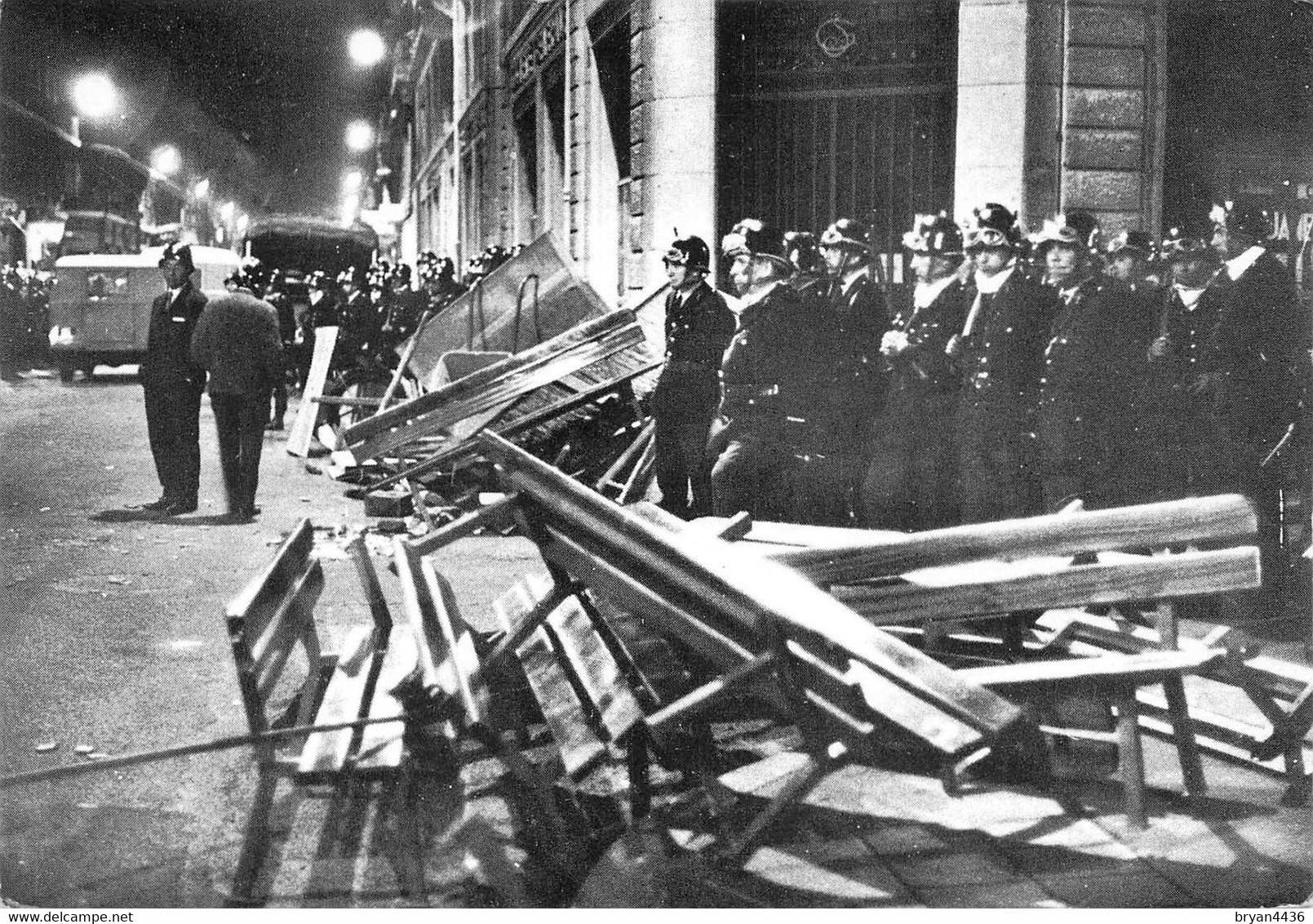 GREVES - MAI 1968 - TOULOUSE - C.R.S En Attente Après Les Violents Affrontements Rue De Metz  - MERCREDI 13 JUIN1968. - Grèves