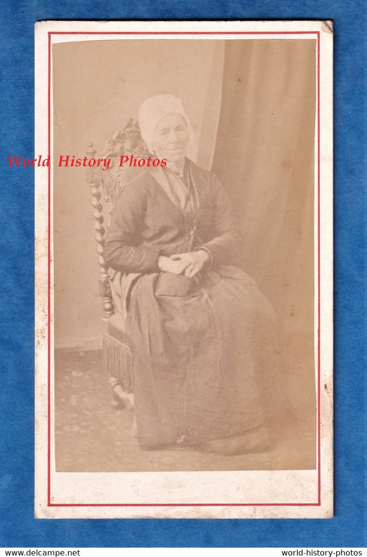 Photo Ancienne CDV Vers 1870 - GUERET ( Creuse ) - Portrait D'une Femme Avec Coiffe - Photographe A. Breton - Folklore - Alte (vor 1900)