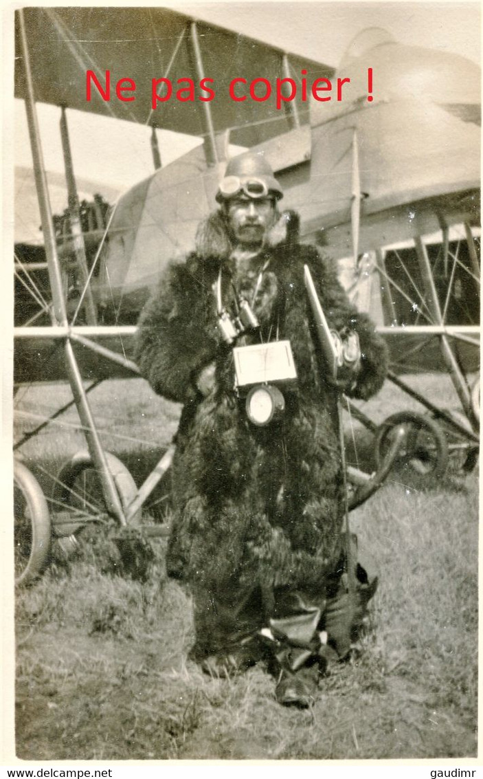 CARTE PHOTO FRANCAISE - AVIATEUR ET SON AVION BIPLAN A CHATEAUROUX - VOL A 4100 METRES INDRE 1916  - GUERRE 1914 1918 - 1914-18