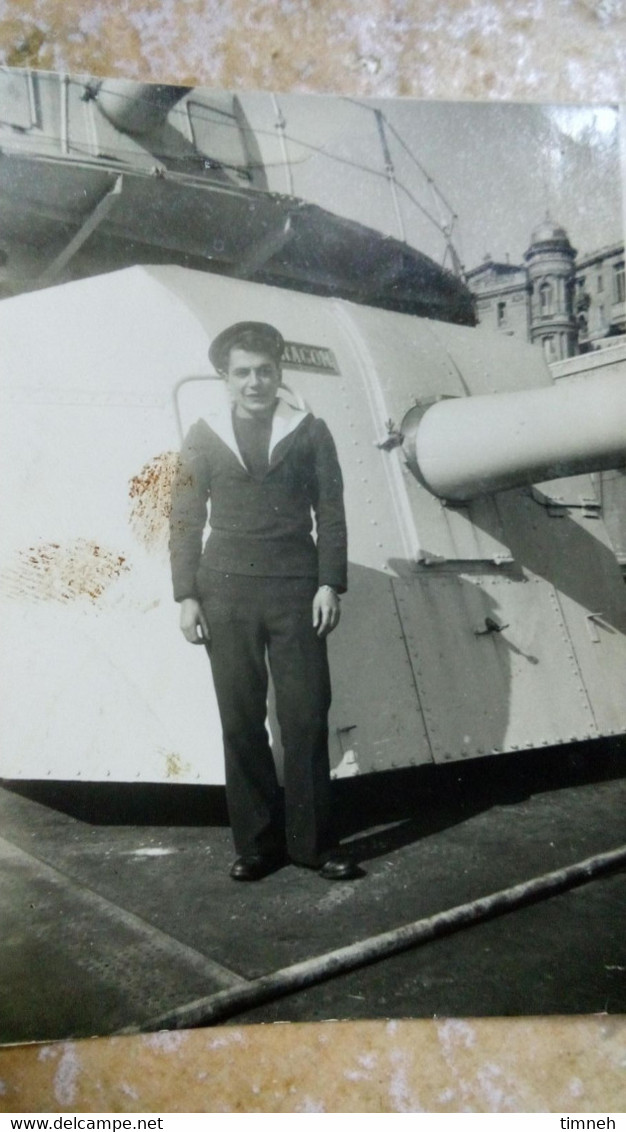 PHOTO (8cmx7cm) Haut Et Bas Coupé - MILITAIRE SOLDAT MARIN En Uniforme Devant Un CANON - Boten