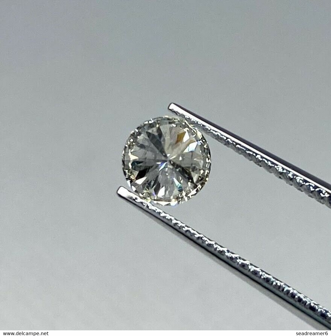 Diamant Naturel 0.54 Carat Rond Couleur J Purete SI2 3X Certificat GIA N°5212177205 - Diamond