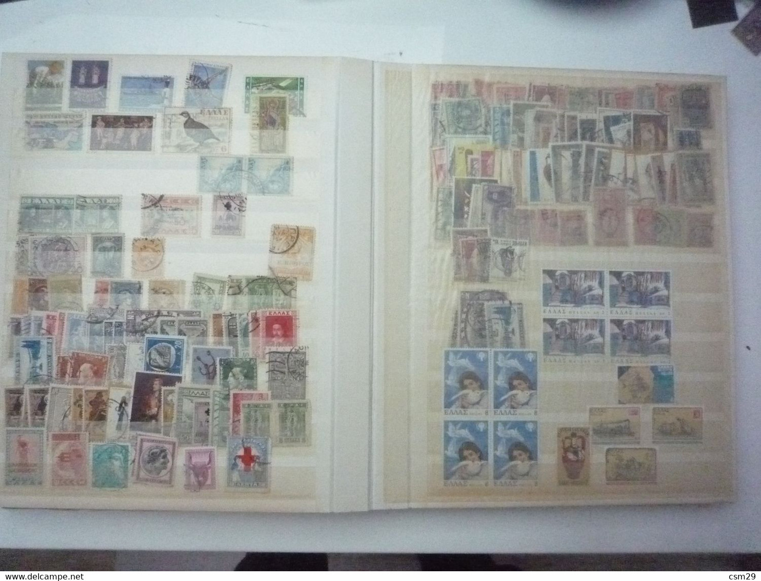 Dans un carton, Classeurs Timbres  Monde et divers des milliers - A voir - 89 scans