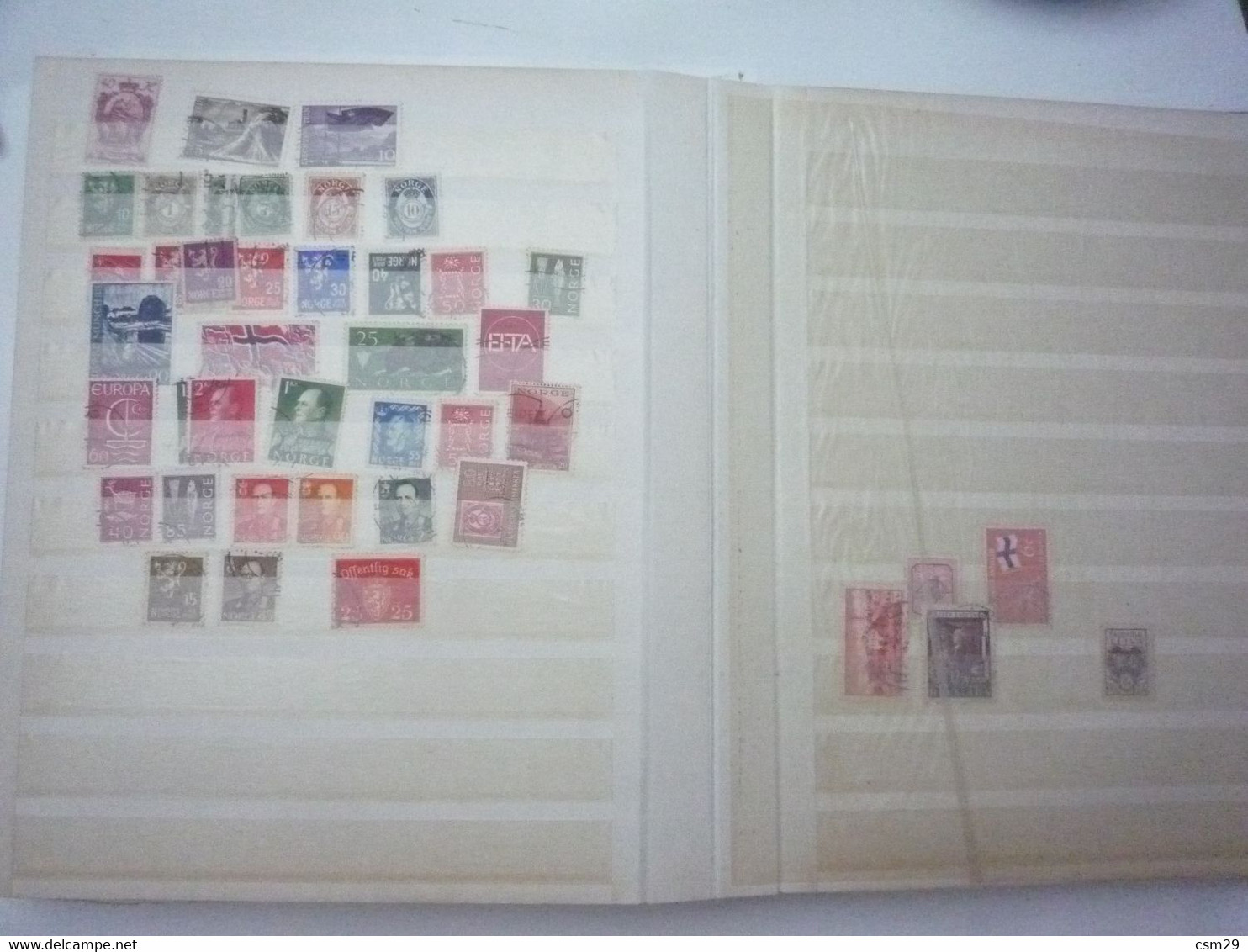 Dans un carton, Classeurs Timbres  Monde et divers des milliers - A voir - 89 scans