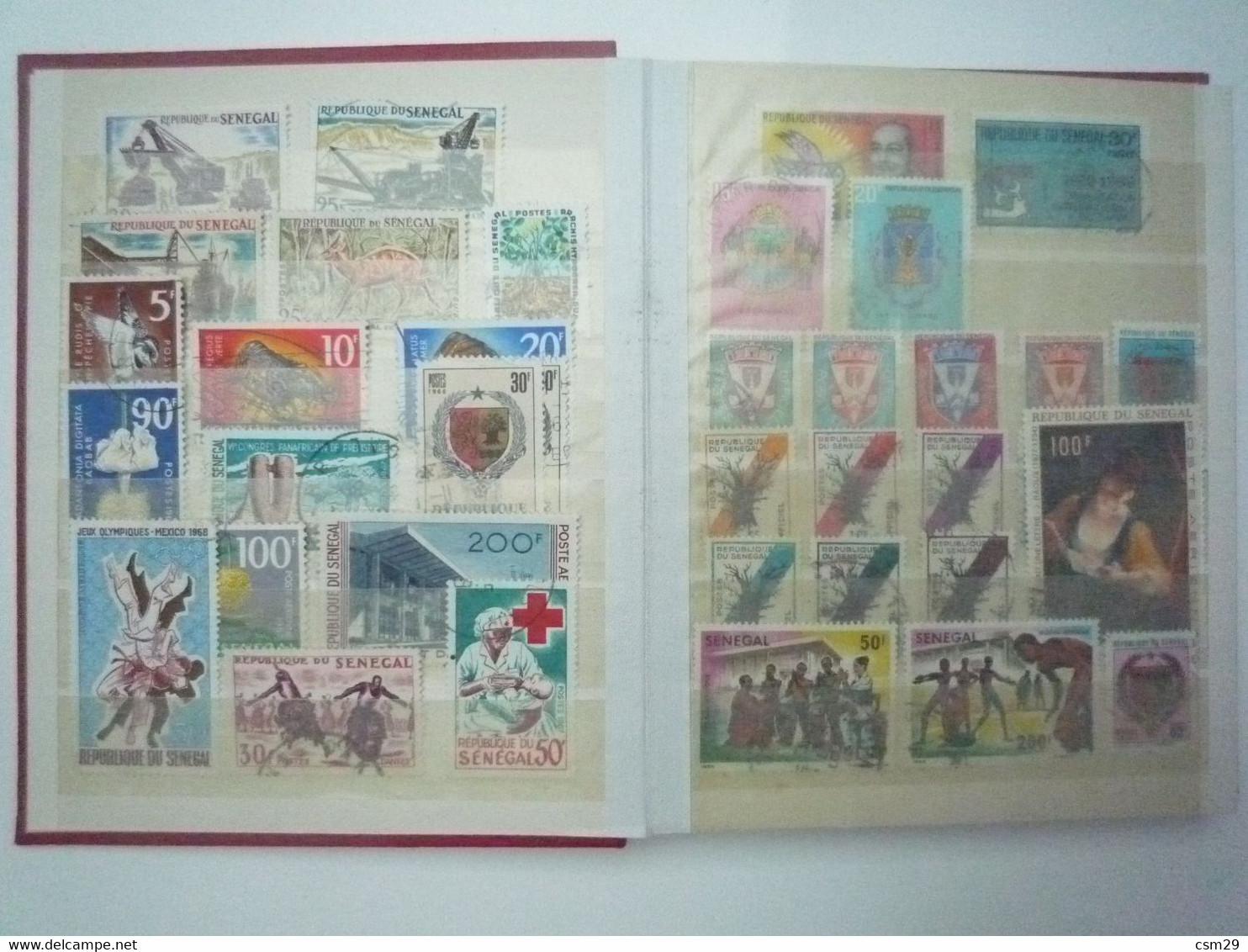 Dans un carton, Classeurs Timbres  Monde et divers des milliers - A voir - 89 scans