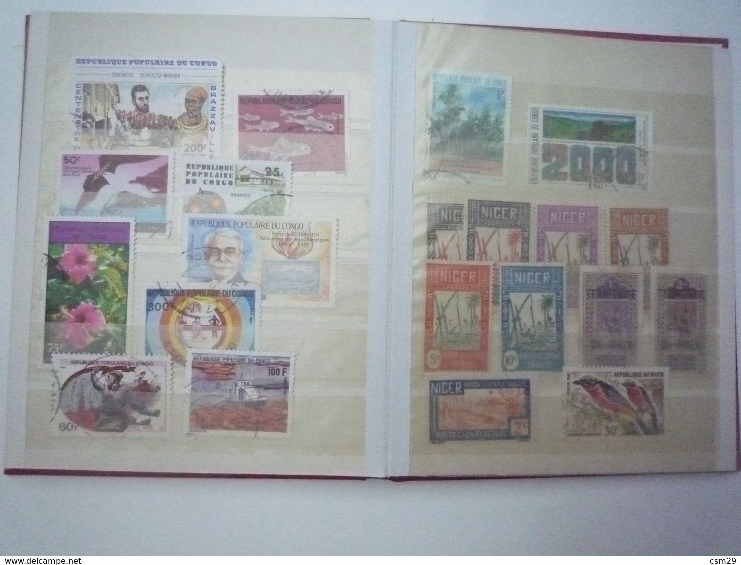 Dans un carton, Classeurs Timbres  Monde et divers des milliers - A voir - 89 scans