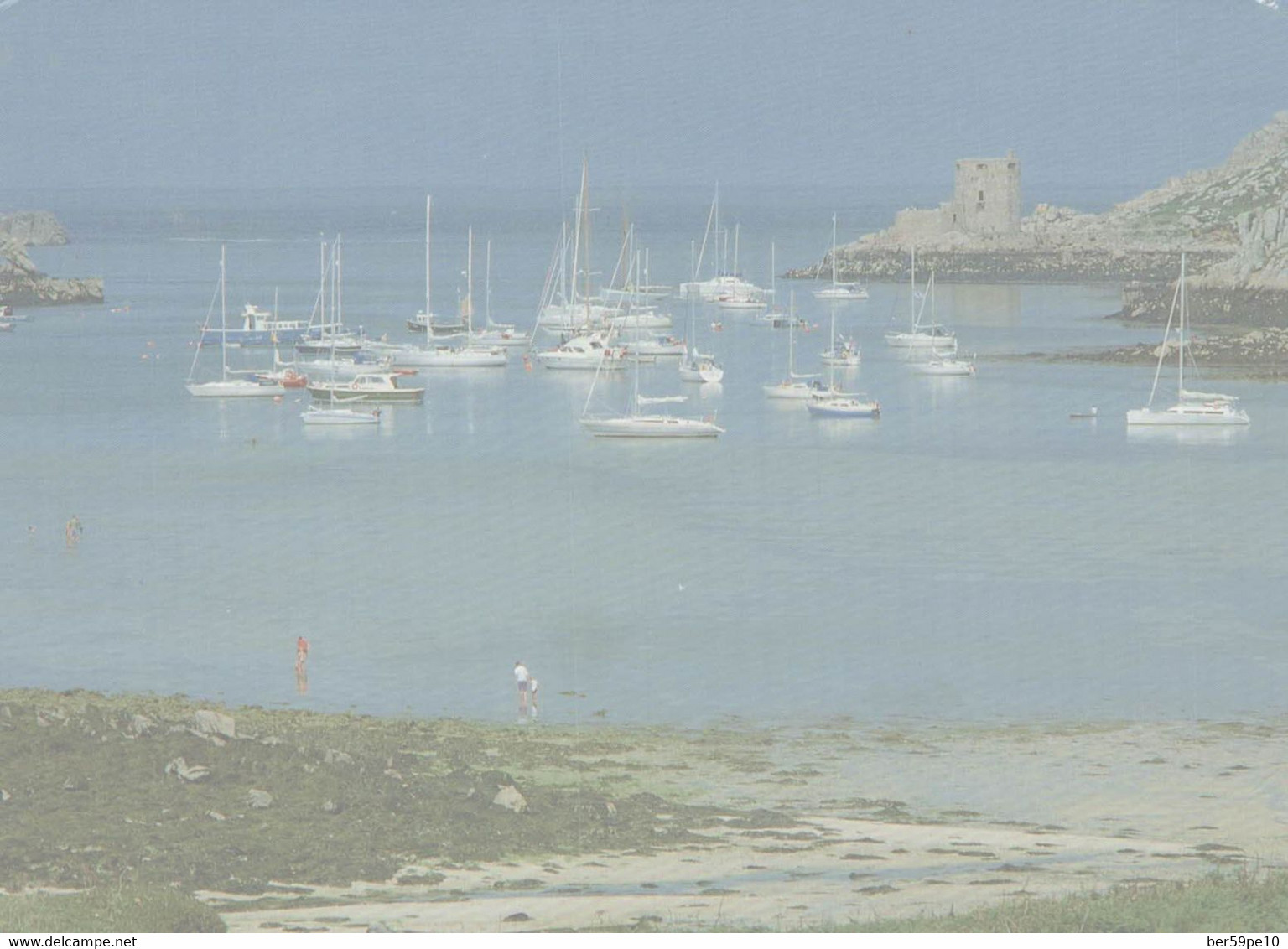 YACHTS AT ANCHOR IN NEW GRIMSBY CHANNEL  TRESCO  ISLES OF SCILLY - Scilly Isles