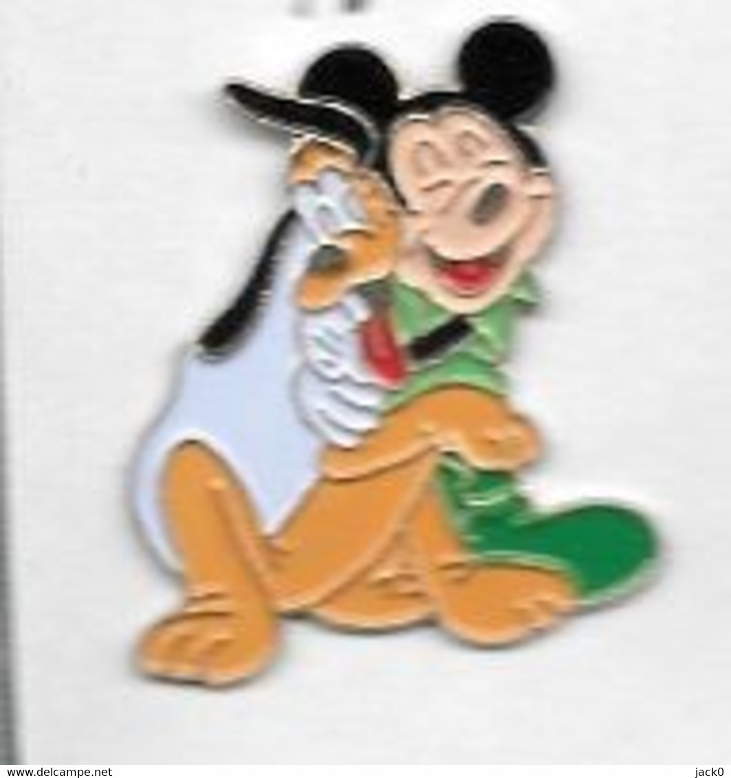 Pin's  Argenté, Cinéma, B D, DISNEY, Personnages  MICKEY Et Son Animal  Chien  PLUTO ? - Fumetti