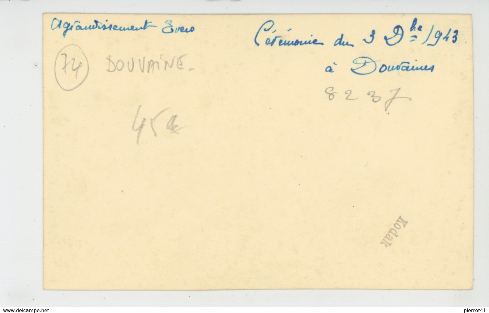 DOUVAINE - Beau Cliché Cérémonie Du 3 Décembre 1943 Devant Le Monument Aux Morts à DUVAINE - Douvaine