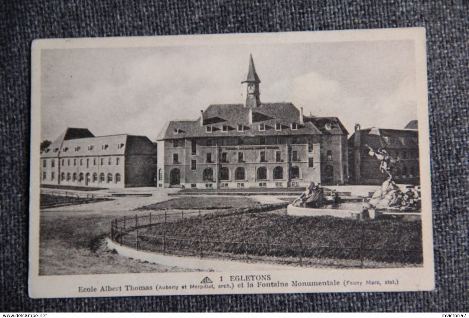 EGLETONS : Ecole ALBERT THOMAS Et La Fontaine Monumentale. - Egletons