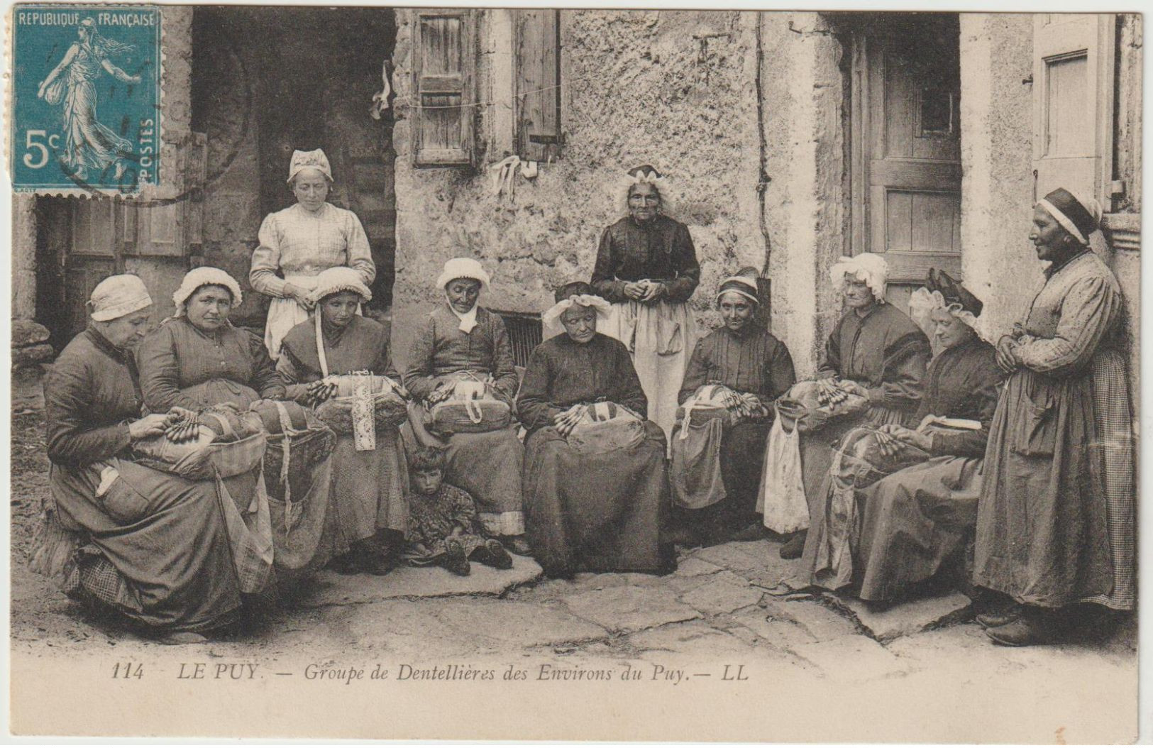 CPA  43  LE PUY  GROUPE DE DENTELLIERES  DES ENVIRONS DU PUY - Le Puy En Velay