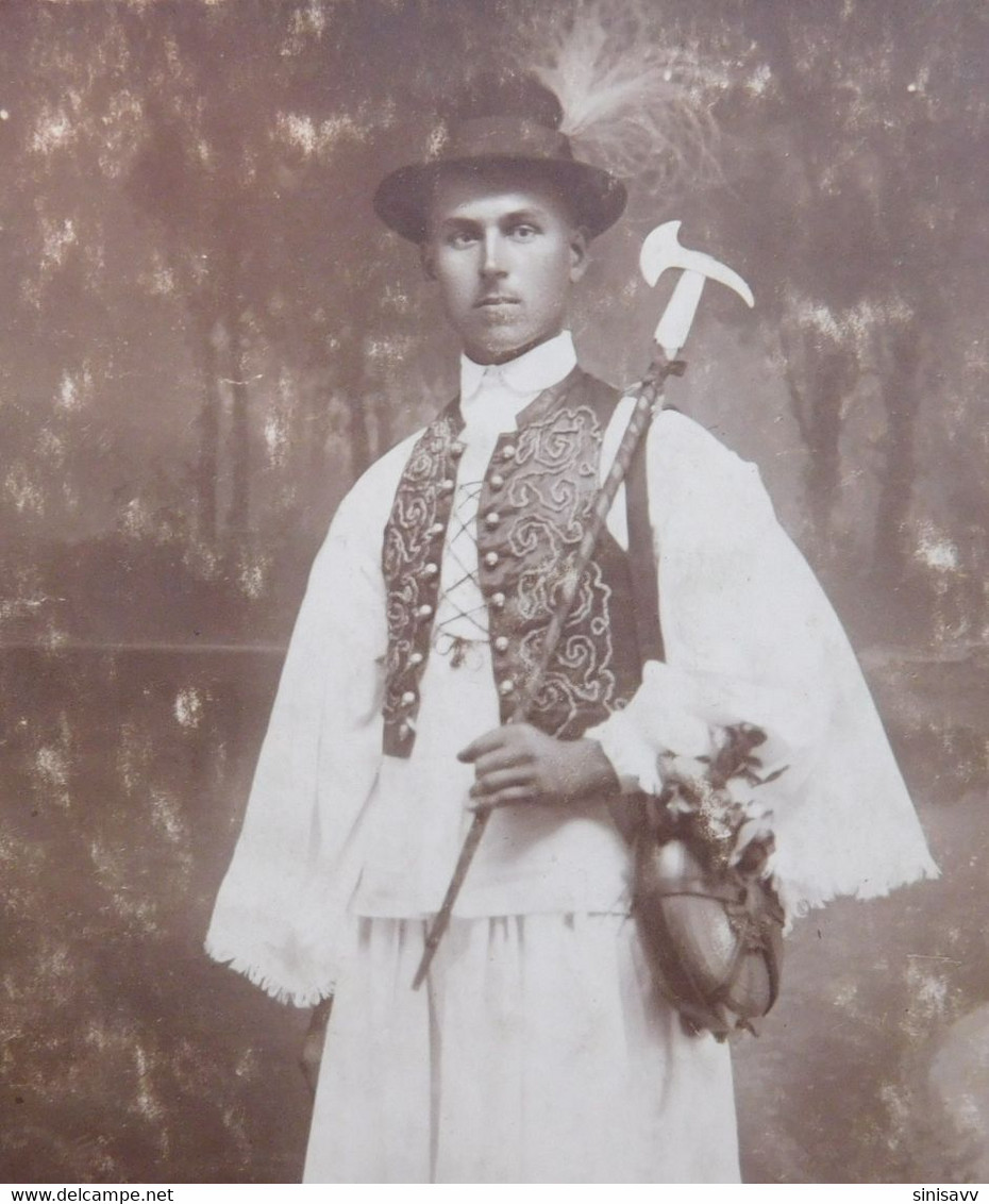 Man In Folk Costume - Douane