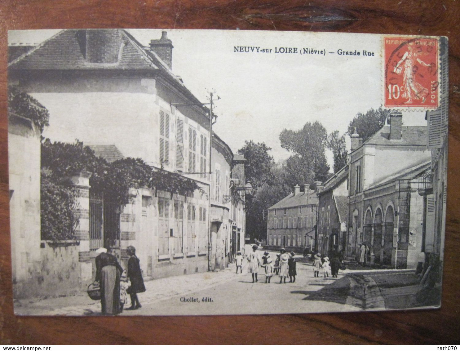 CPA Ak France 1918 Neuvy Sur Loire Grande Rue Très Animée - Otros & Sin Clasificación