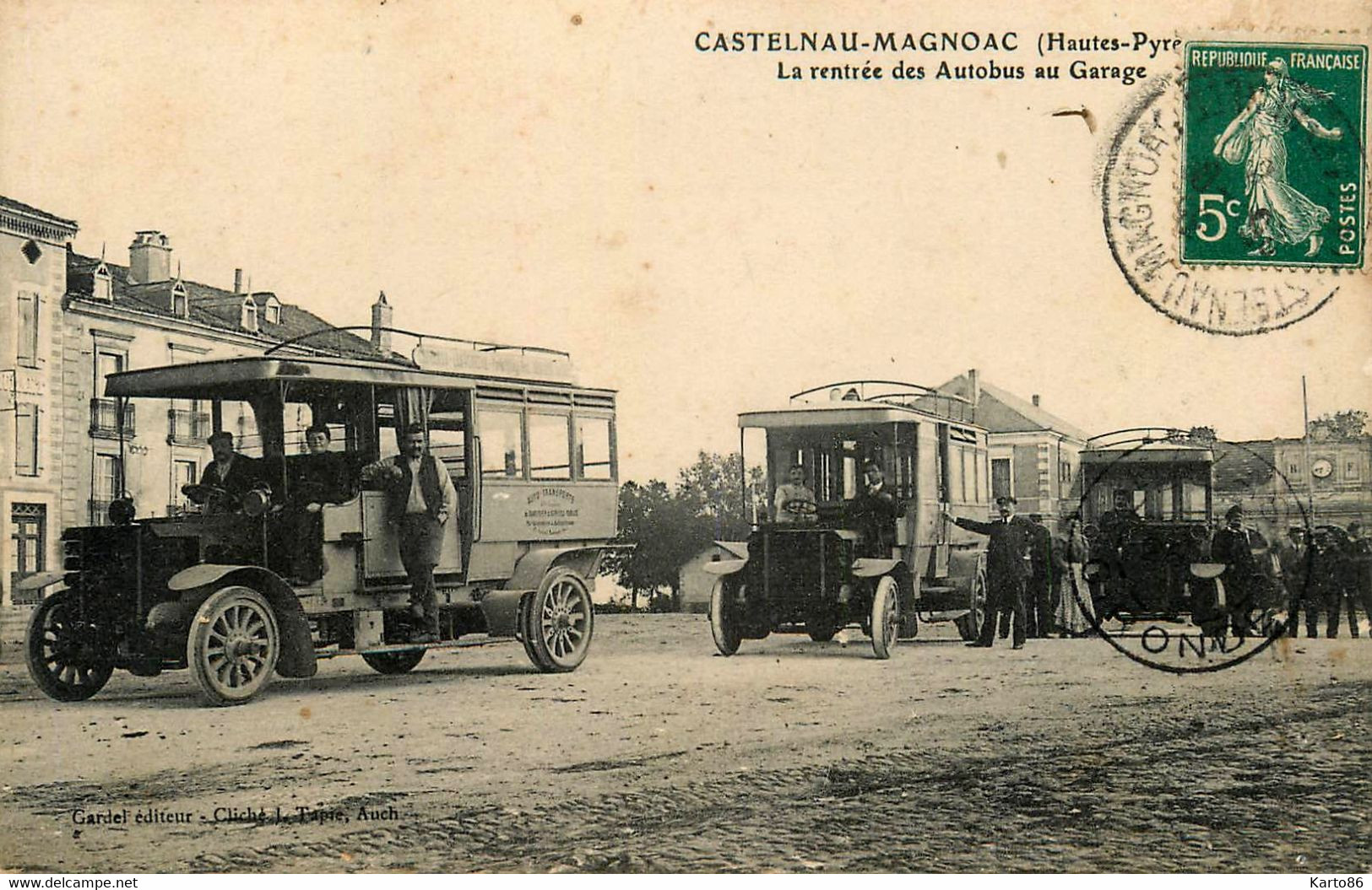 Castelnau Magnoac * La Rentrée Des Autobus Au Garage * Gros Plan ! - Castelnau Magnoac