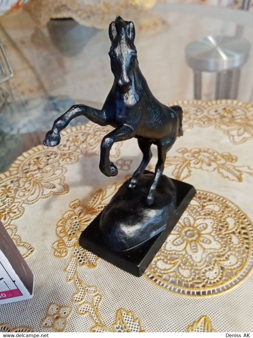 Statuette. Playing Horse. - Otros