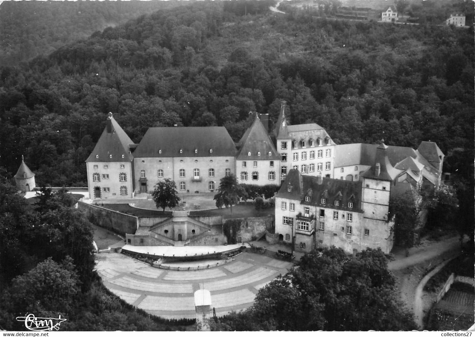 WILTZ- CHÂTEAU AVEC THEATRE EN PLEIN AIR - Wiltz