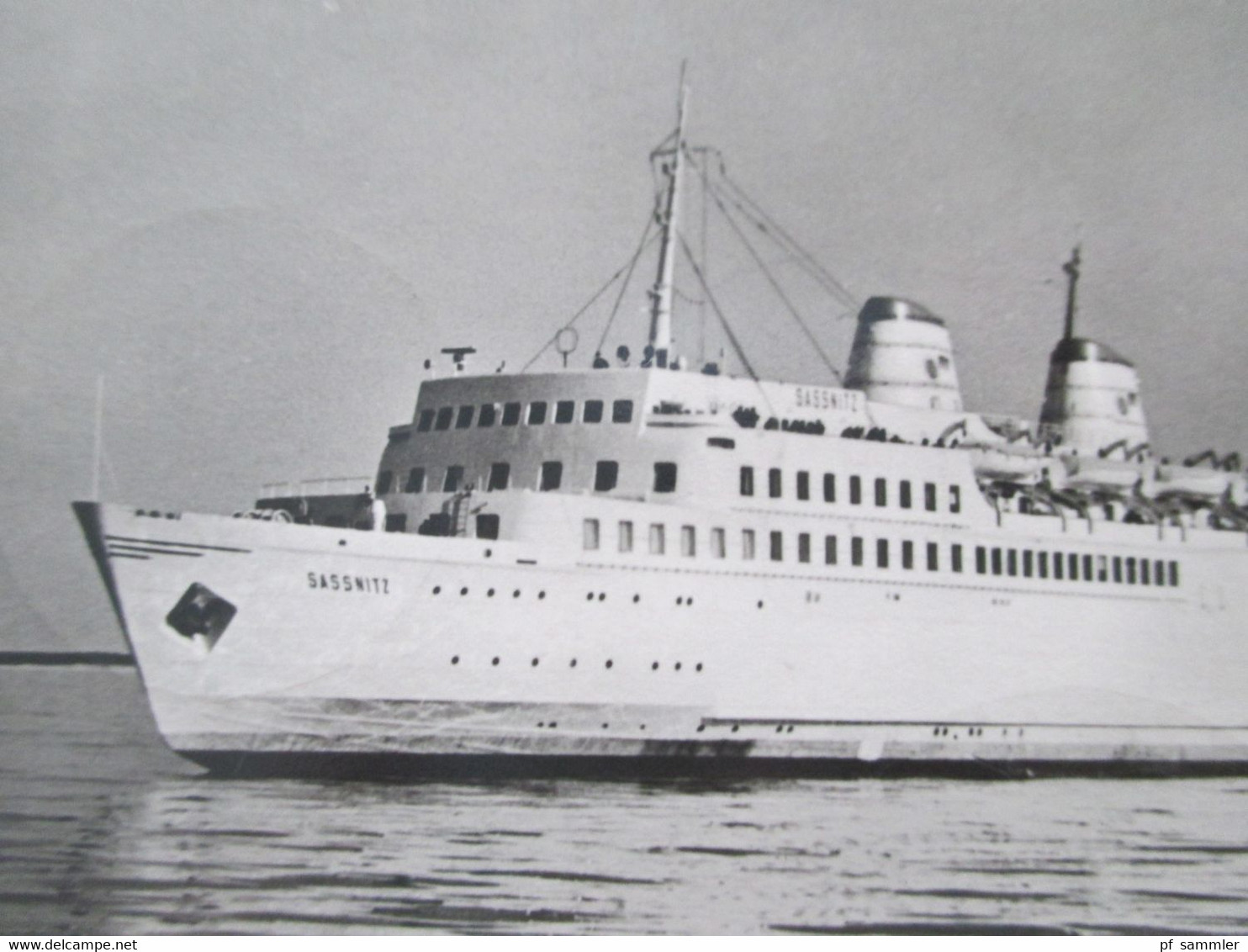 DDR Echtfoto AK Fährschiff Sassnitz Violetter Schiffsstempel MS Sassnitz Und Stp. Sassnitz - Trelleborg Postadombord - Briefe U. Dokumente