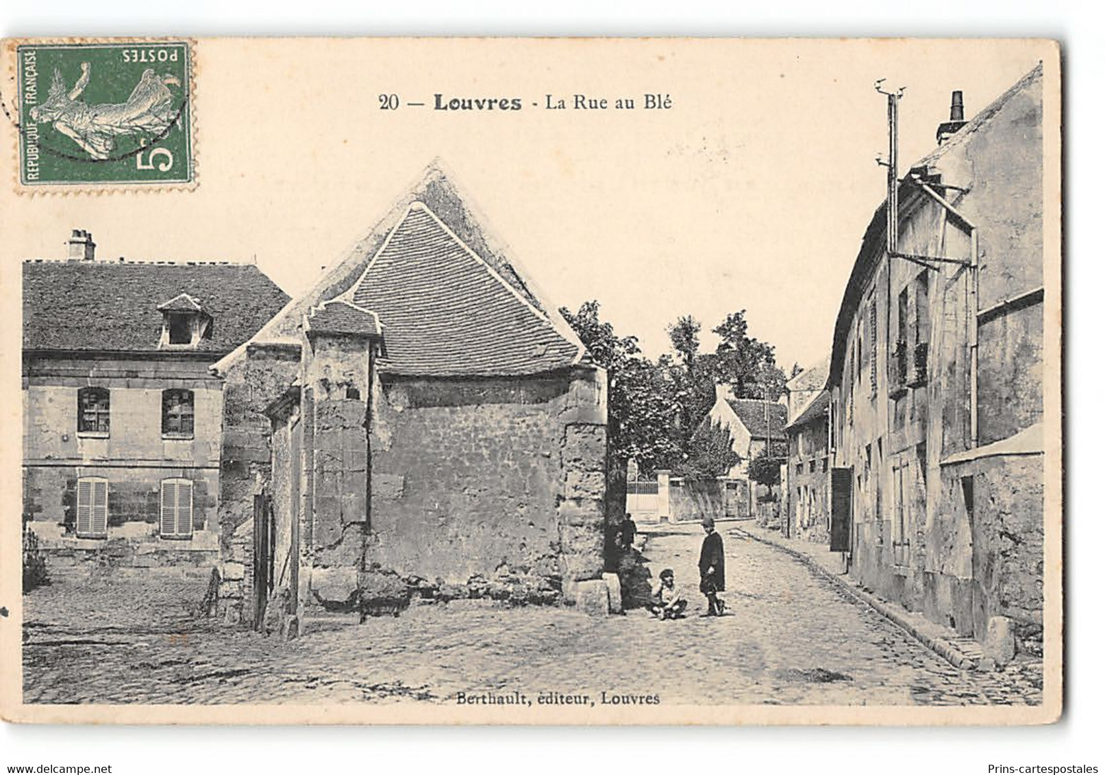 CPA 95 Louvres La Rue Au Blé - Louvres