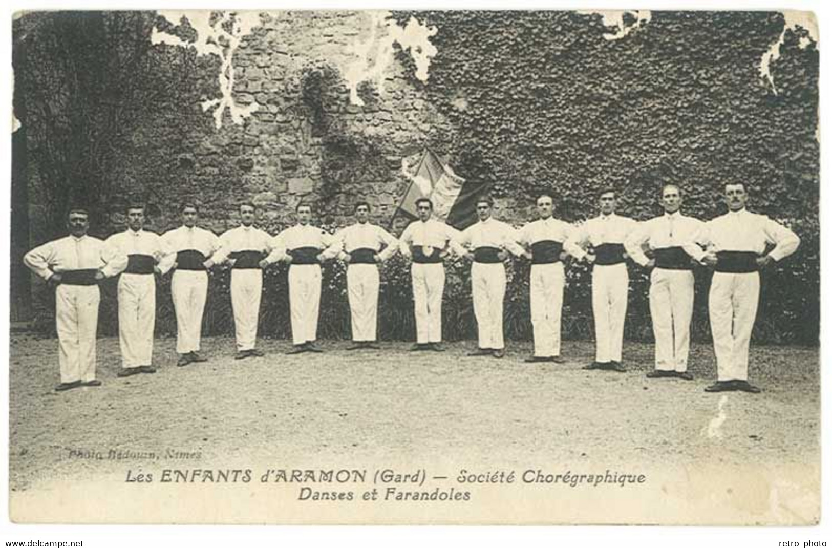 Cpa Les Enfants D'Aramon , Société Chorégraphique, Danses Et Farandoles ( état ) - Aramon