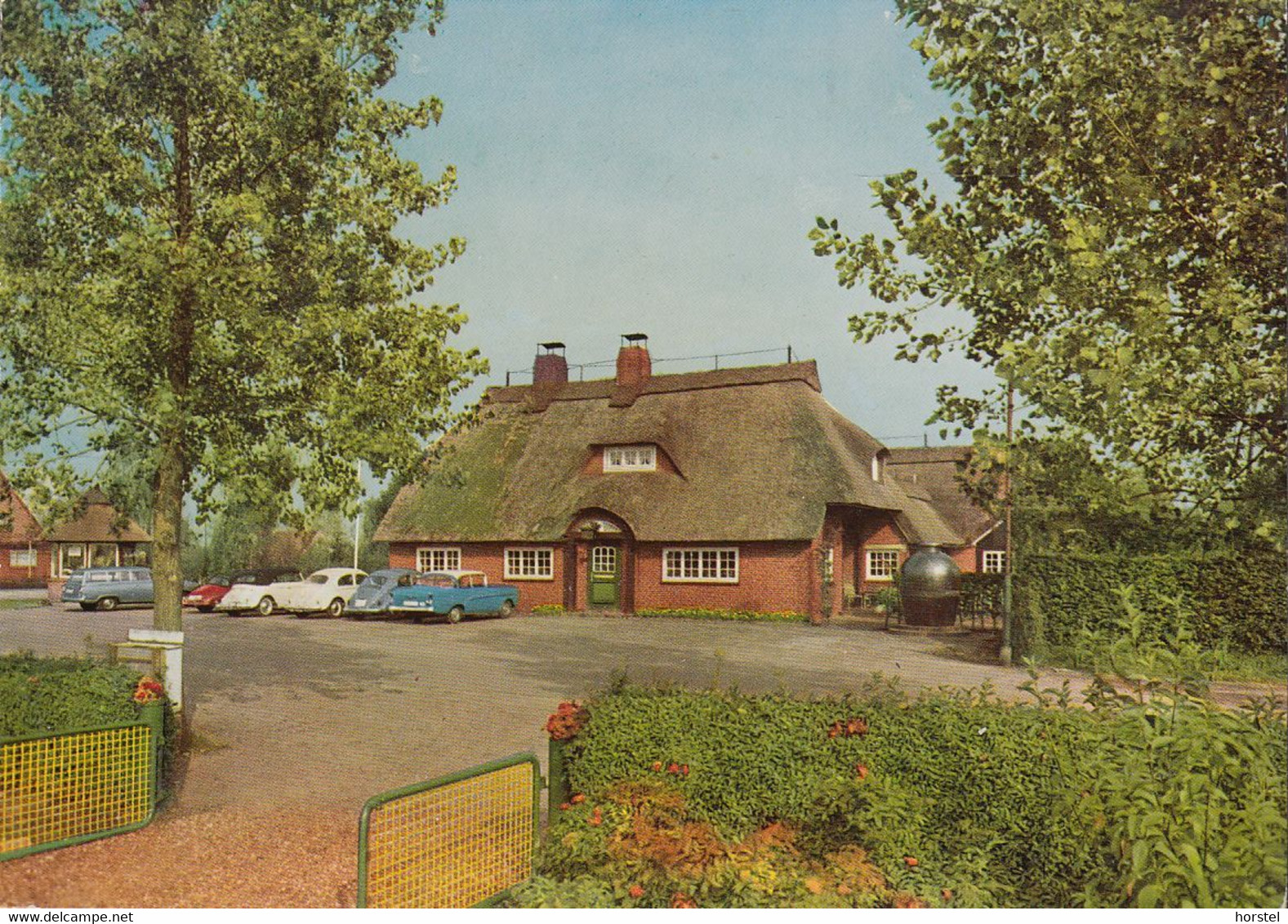 D-26639 Wiesmoor - Gasthaus "Blauer Fasan" - Cars - VW Käfer Cabrio - Opel Rekord - Botgward - DKW - Wiesmoor