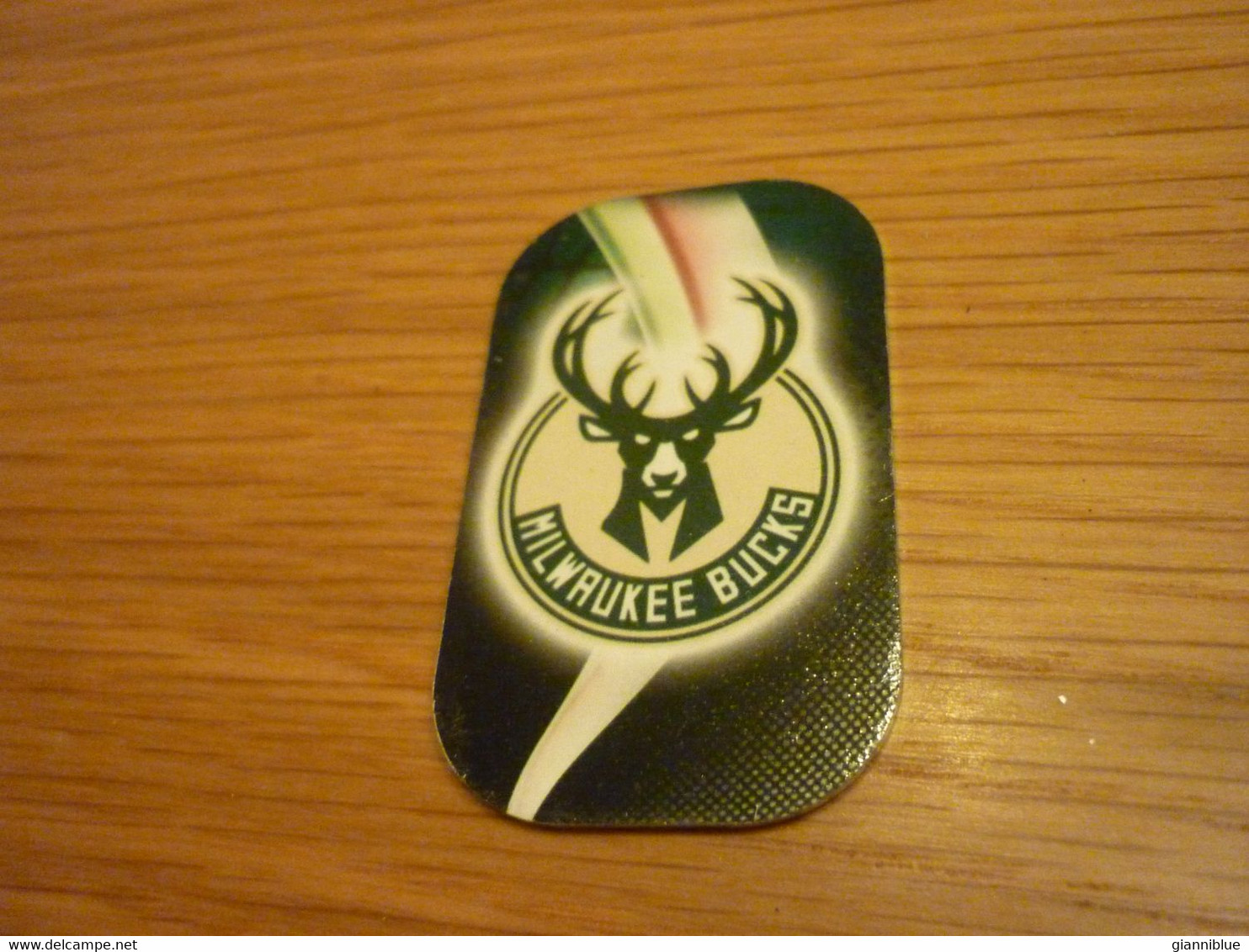 Milwaukee Bucks Team Badge American USA US American NBA Basketball Stars 2017 Greek Metal Tag - Autres & Non Classés