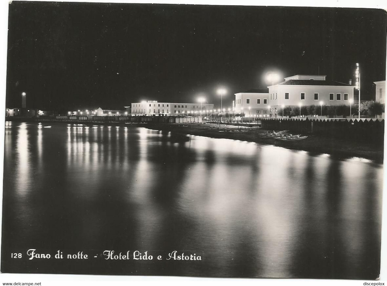 W5835 Fano (Pesaro) - Spiaggia - Alberghi Lido E Astoria - Panorama Notturno Notte Nuit Night Nacht / Viaggiata 1955 - Fano