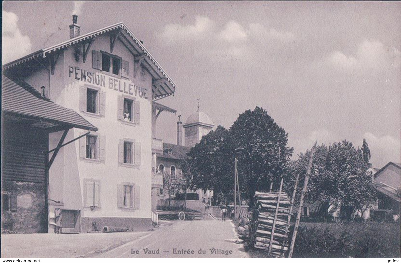 Le Vaud VD, Pension Bellevue, Entrée Du Village (3.5.1910) Timbre Décollé - Le Vaud