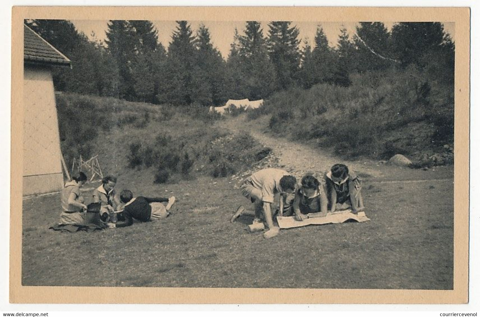 CPA - Scoutisme - Veille D'excursion. Lecture De Carte (Fédération Des Eclaireuses) - Scouting