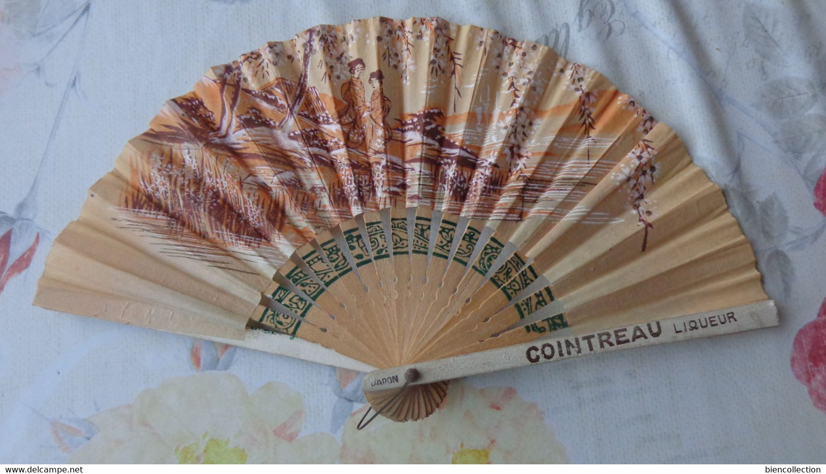 Eventail Ancien Publicitaire Cointreau Liqueur - Fans