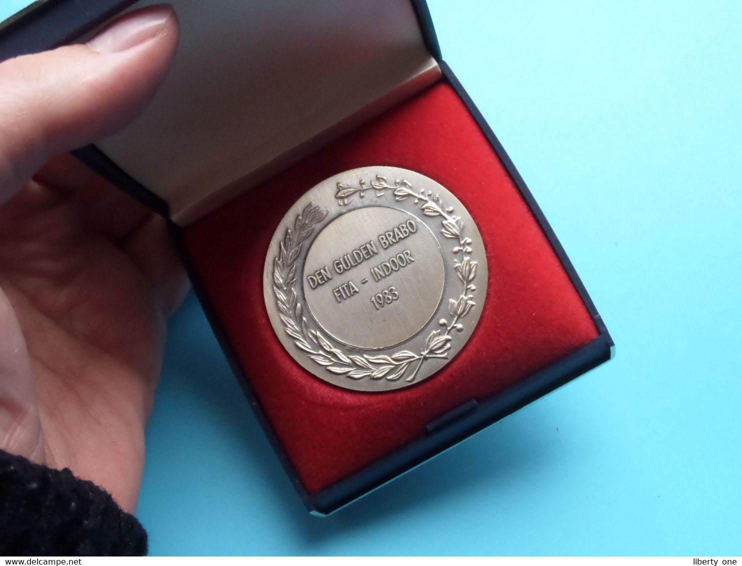 DEN GULDEN BRABO ( FITA - INDOOR 1983 ) BOOGSCHIETEN Médaille ( Zie Foto's ) Zilverkleur ! - Tir à L'Arc