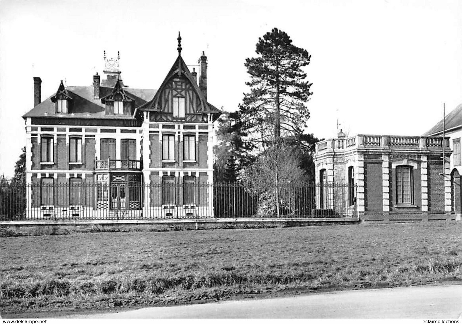 Moliens         60        Château Desmarests  - 1978- 10x15   (voir Scan) - Autres & Non Classés