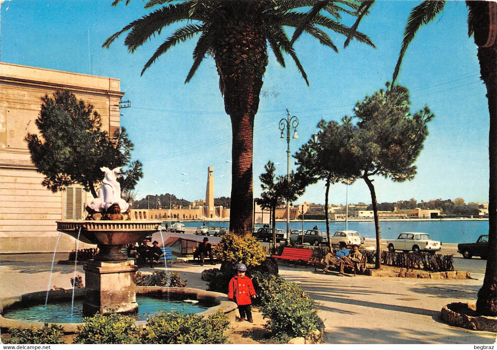 BRINDISI  JARDINS LE LONG DU PORT - Brindisi