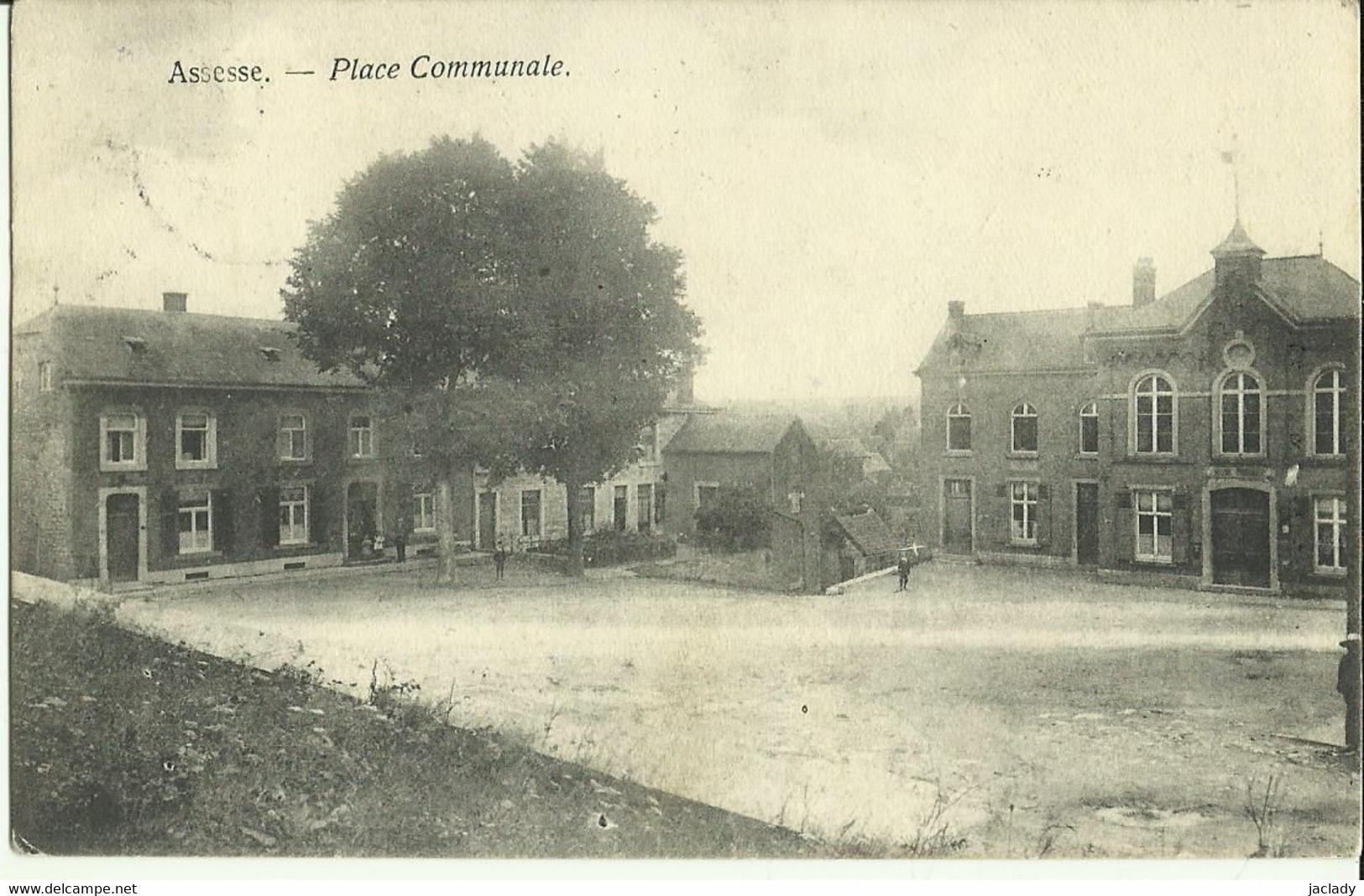 Assesse -- Place Communale.   (2 Scans) - Assesse