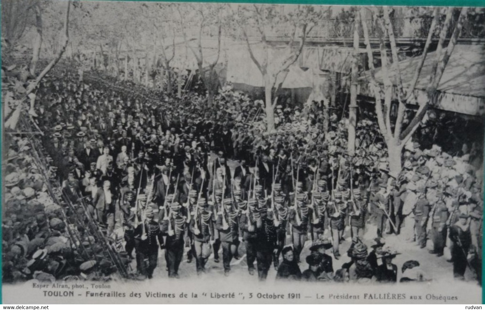 Funérailles Des Victimes Du Liberté - Le Président Fallières Aux Obsèques - Bateaux