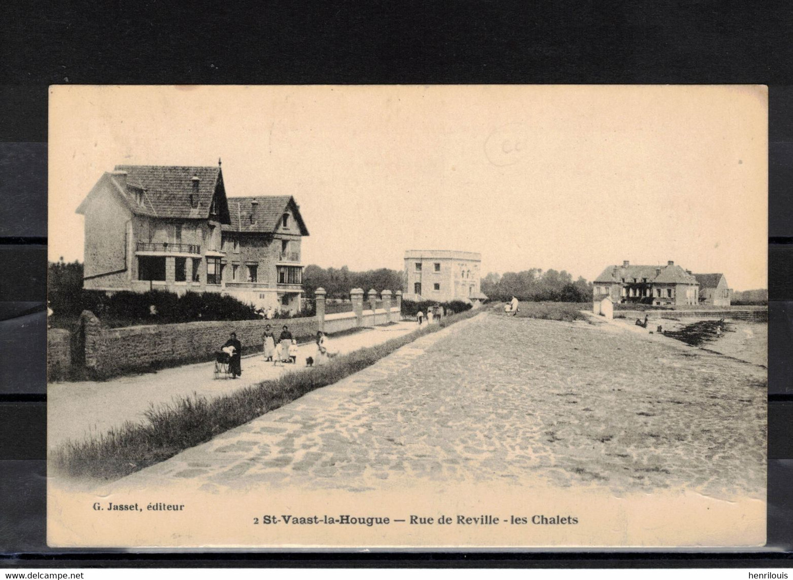 CPA 50 - SAINT VAAST LA HOUGUE  ( Ref SV 155 ) Rue De Réville - Les Chalets - Saint Vaast La Hougue