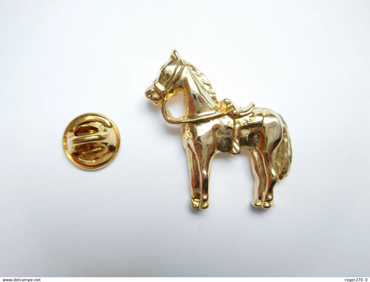 Superbe Pin's En Relief , Cheval - Animaux
