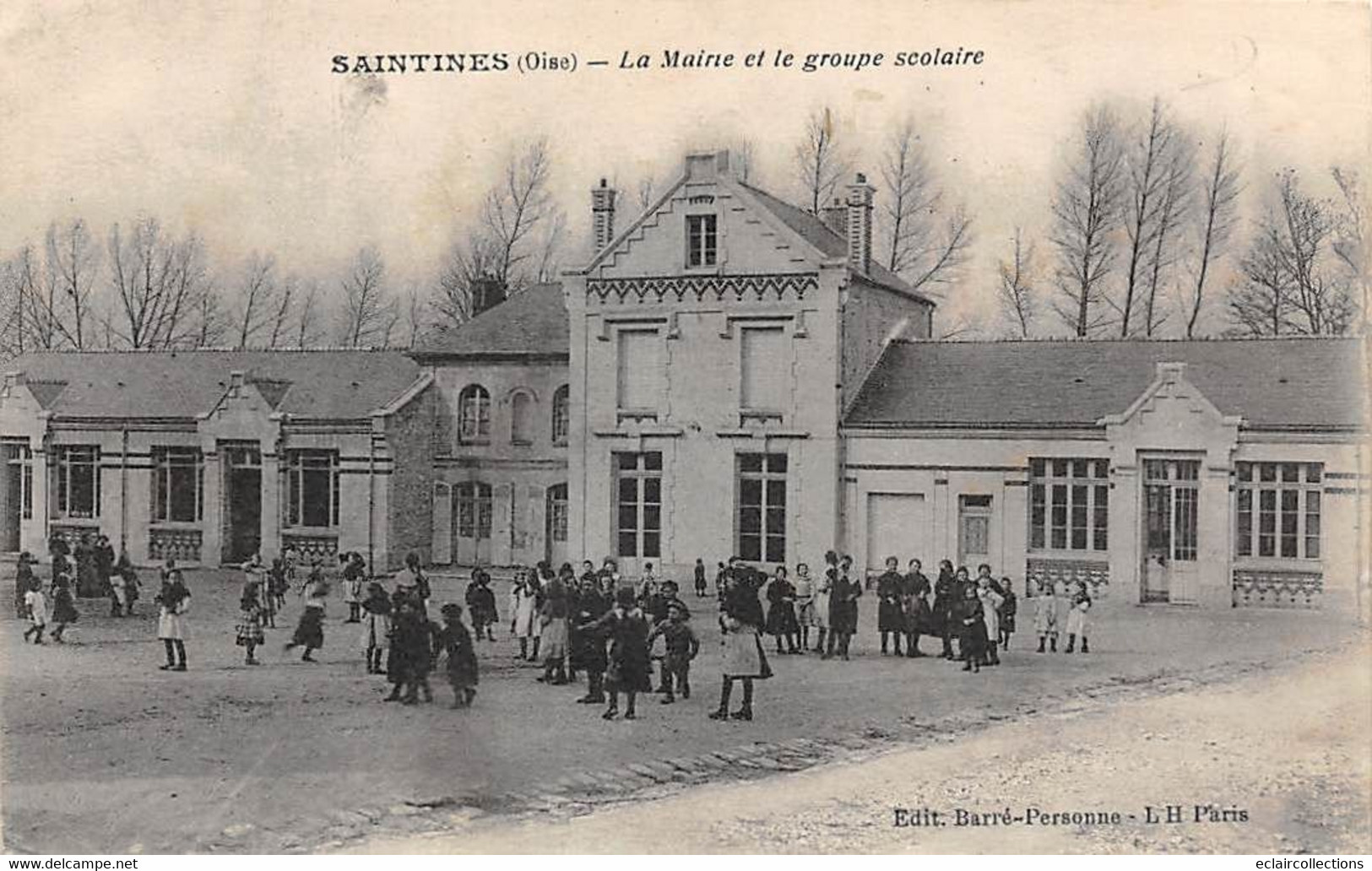 Santines          60         Groupe D'écoliers Devant La Mairie Et Le Groupe Scolaire       (voir Scan) - Sonstige & Ohne Zuordnung
