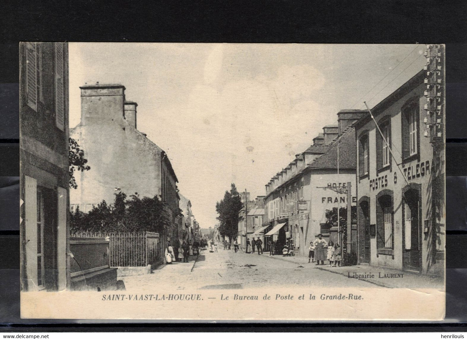 CPA 50 - SAINT VAAST LA HOUGUE  ( Ref SV 176 ) Le Bureau De Poste Et La Grande Rue - Saint Vaast La Hougue