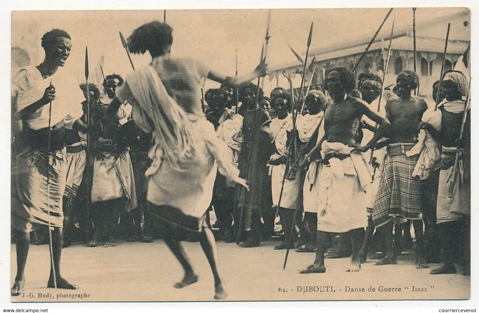 CPA - DJIBOUTI - Danse De Guerre "issas" - Dschibuti