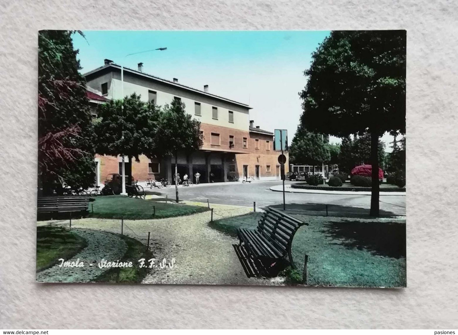 Cartolina Illustrata Imola - Stazione F.F.S.S. Non Viaggiata - Imola