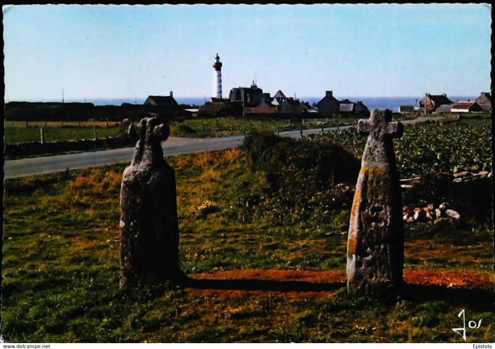 ► PHARE De La POINTE SAINT MATHIEN & Steles-Mehnir Gauloises  Cpsm (France)  (Lighthouse, Leuchtturm,Vuurtoren) - Dolmen & Menhirs