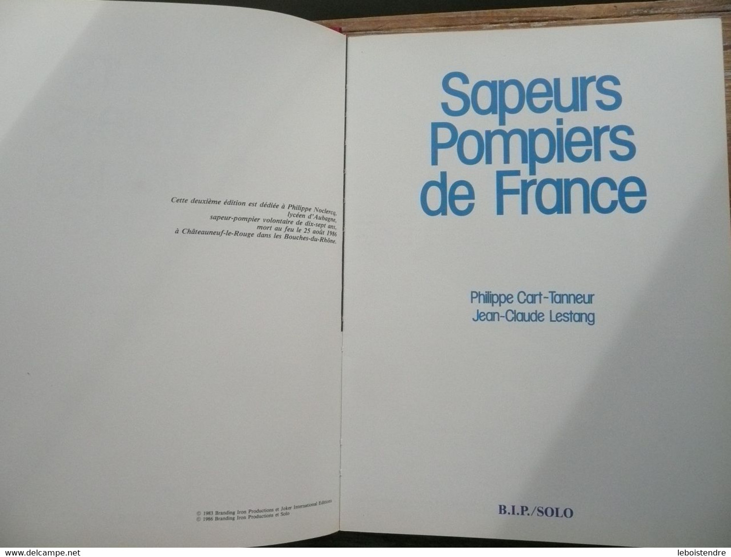 SAPEURS POMPIERS DE FRANCE 1986 PHILIPPE CART - TANNEUR JEAN - CLAUDE LESTANG INSIGNE METAL EN RELIEF TRANCHE DOREE