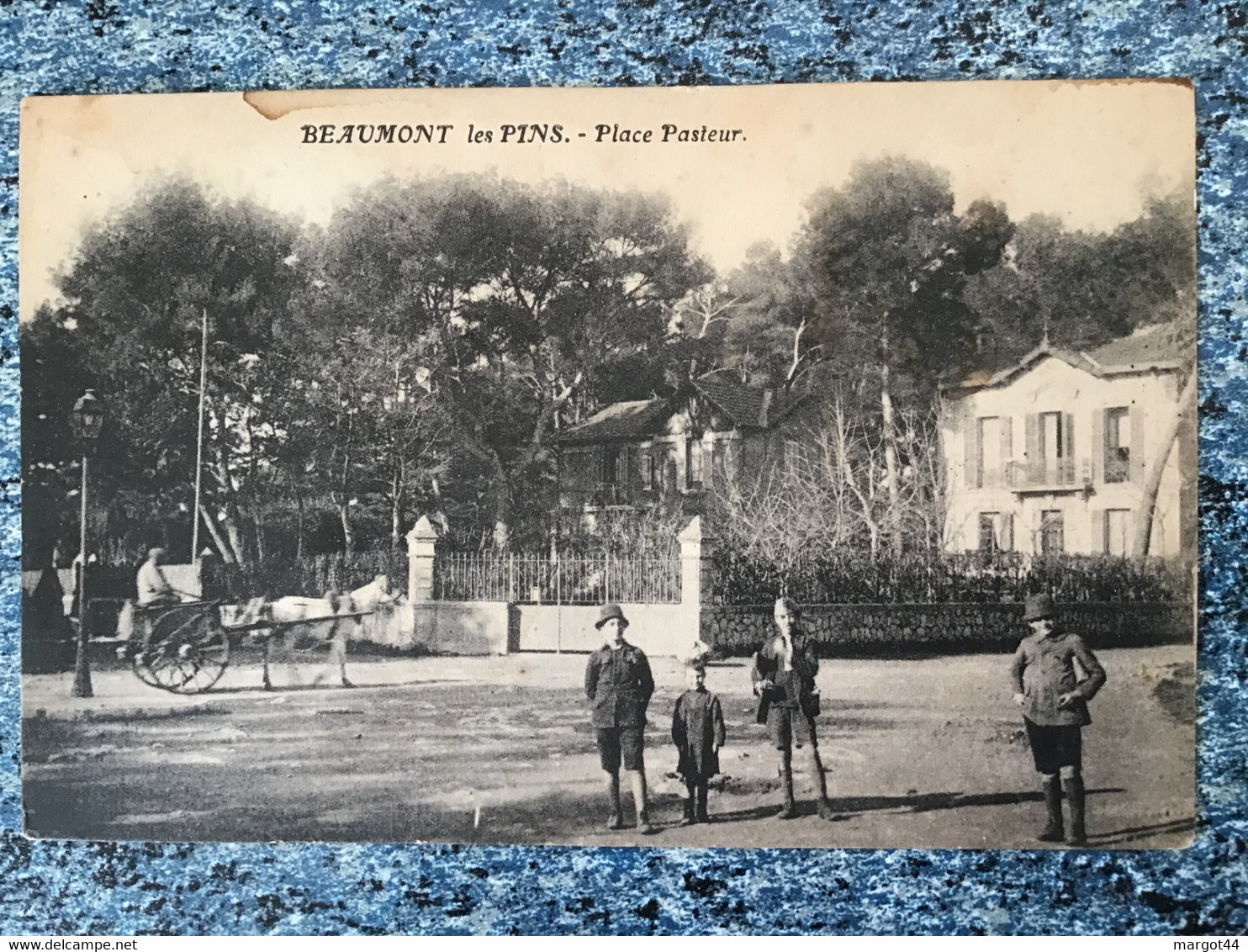 Carte Postale  BEAUMONT LES PINS  - Place Pasteur Enfants Charette Voir Photos - Non Classificati